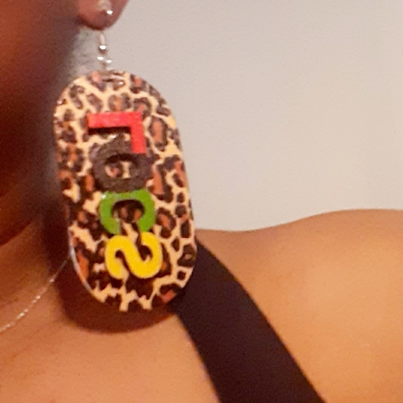 Afrocentric wooden statement Earrings - Picture 3 of 3